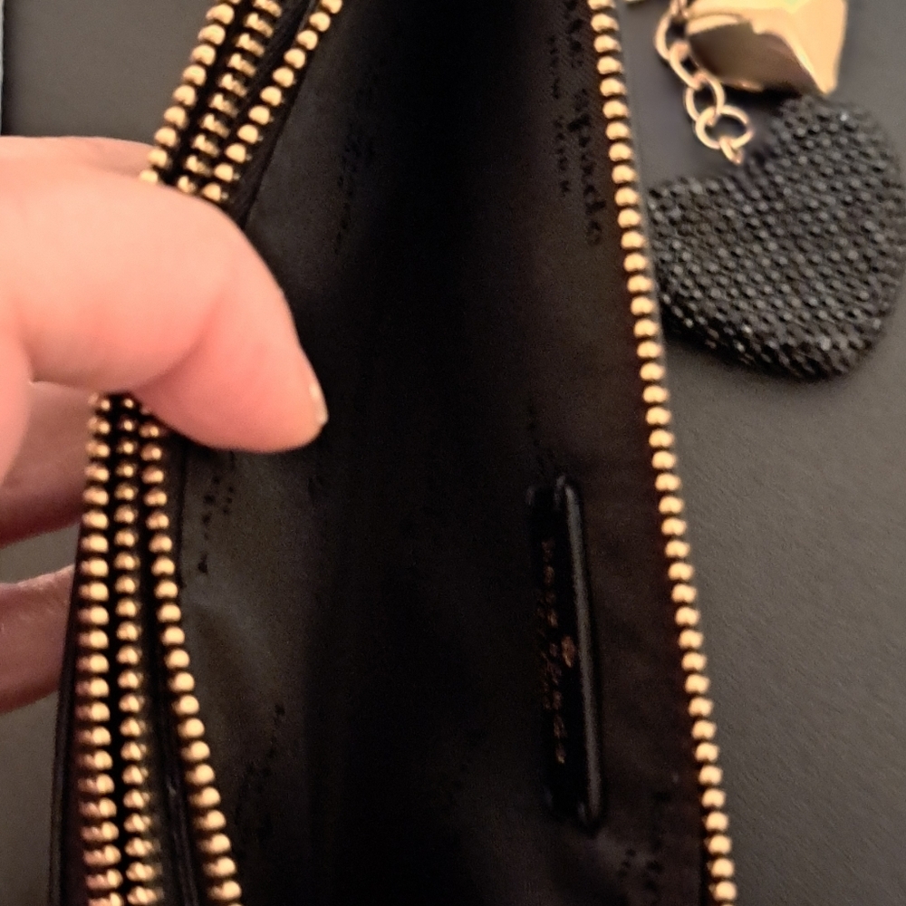 Kate Spade Black Double compartments Wristlet NWT with Gold Heart Keychain NWOT - Picture 4 of 6